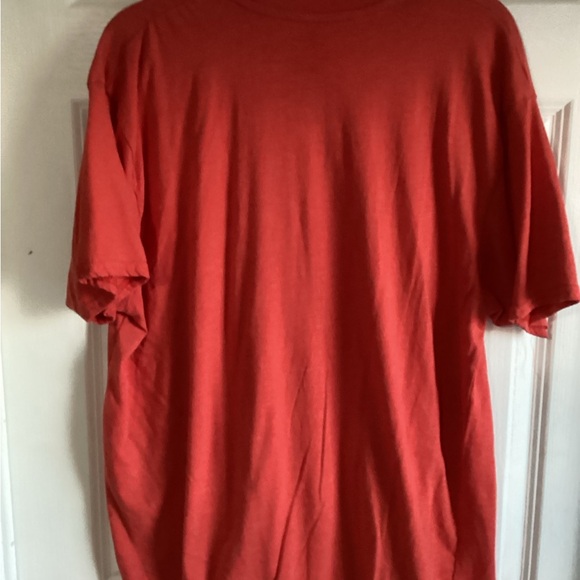 RippleJunction women’s 2x ELF red tee - Picture 3 of 3